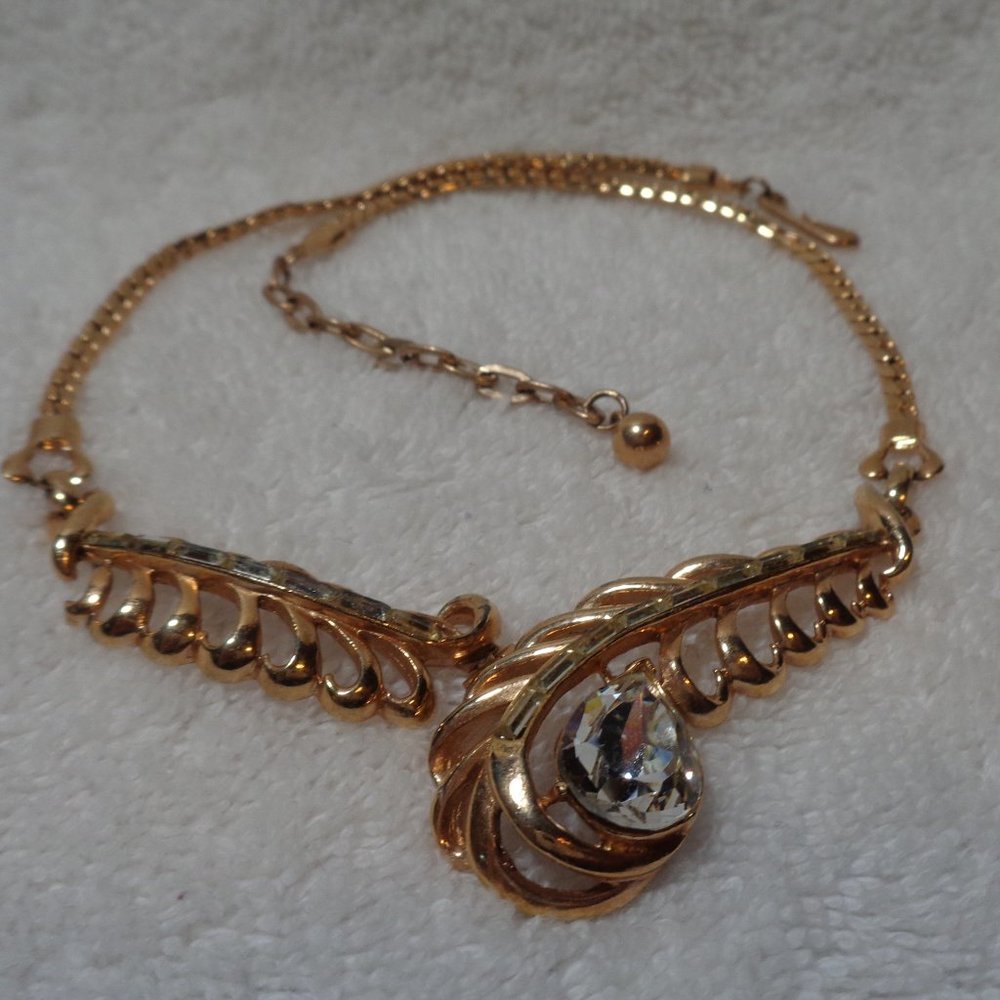 Stunning Goldtone Tear Drop Rhinestone Necklace